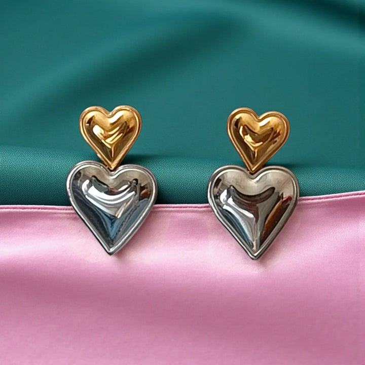 Polished surface highlights the heart silhouette of this stud earring.