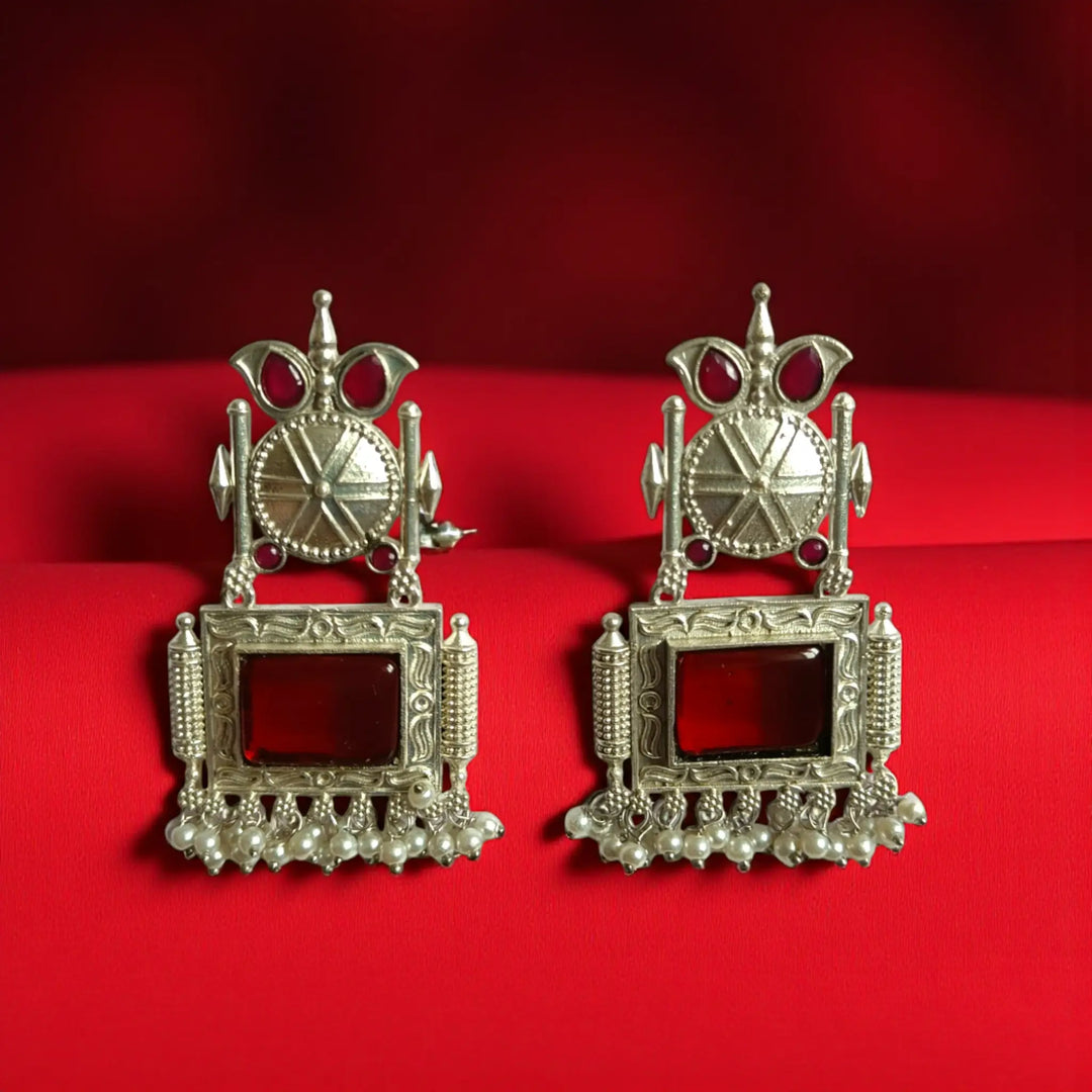 Elegant Bhavyashri silver oxidised pearl earrings in red by Tela Naari – perfect for festive and bridal looks
