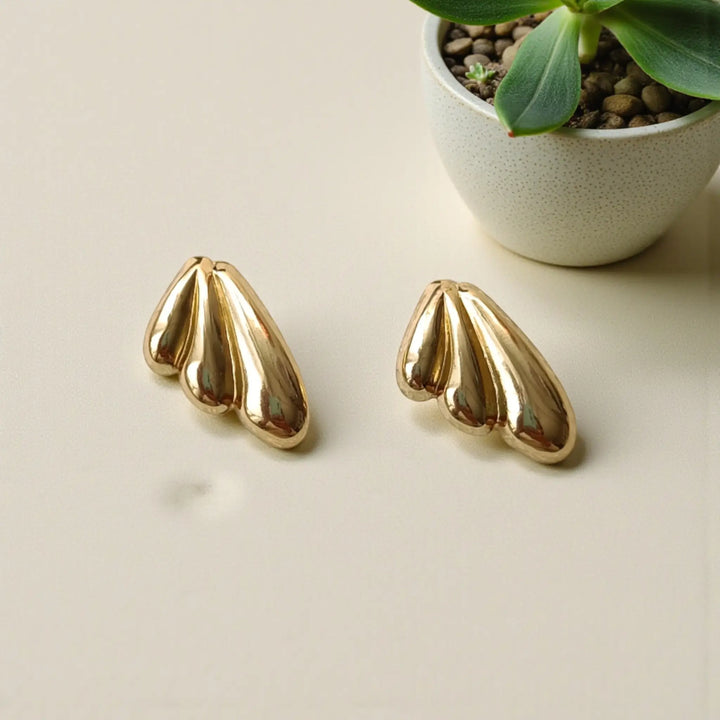 Nature-inspired triple leaf detailing shapes this gold-plated stud.