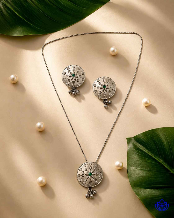 Twenty-inch length shapes the fit of this necklace.