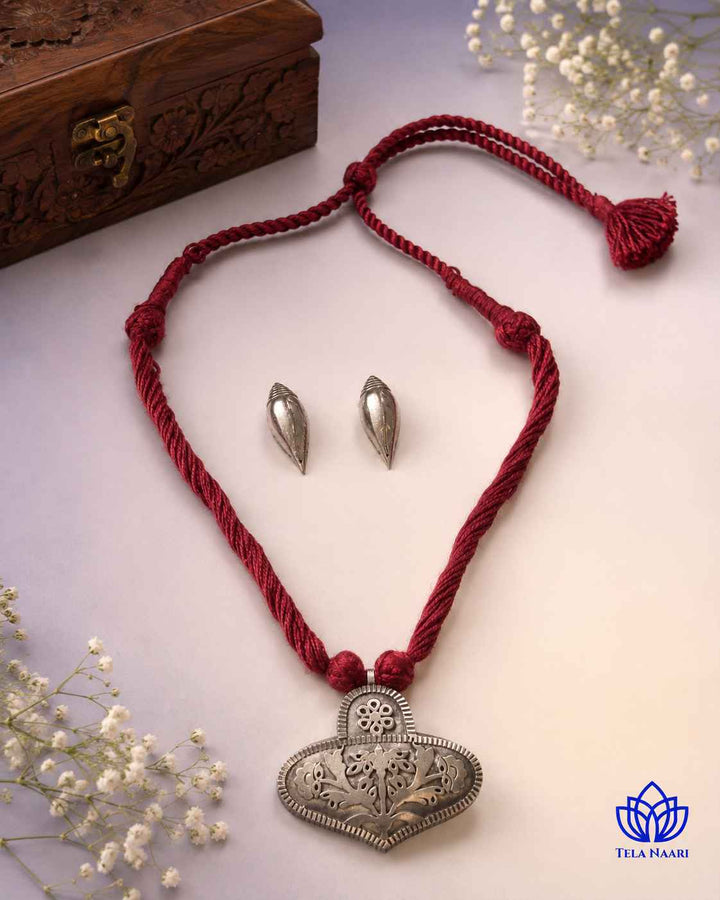 Twenty-inch length shapes the fit of this necklace.