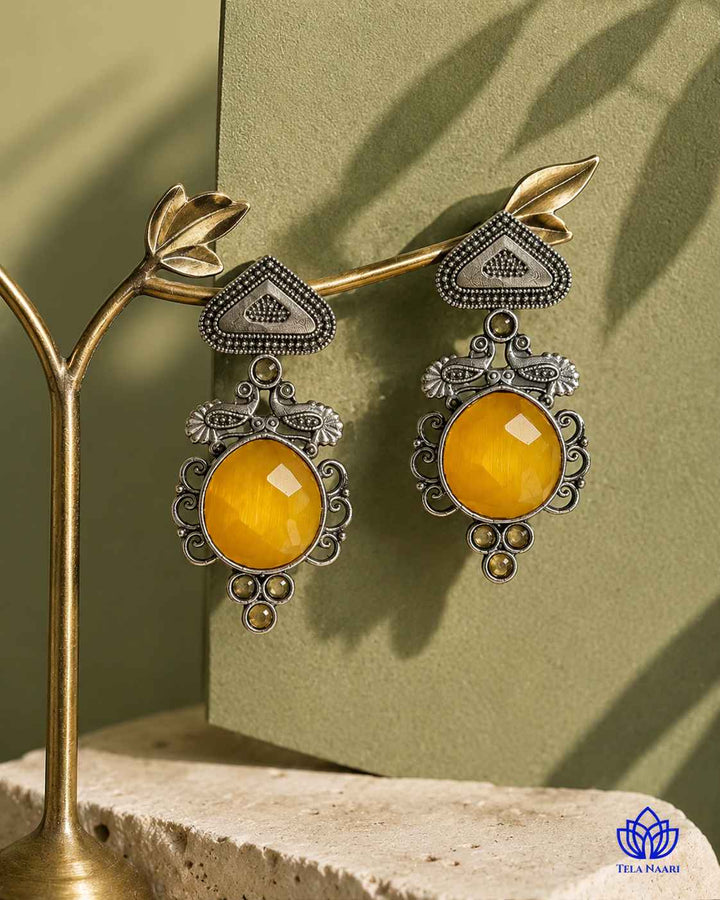 Lightweight build makes this earring comfortable for daily wear.
