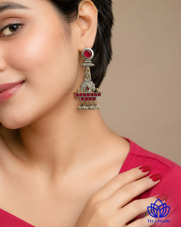 Timeless craftsmanship shapes the dual-tone temple design of this earring.
