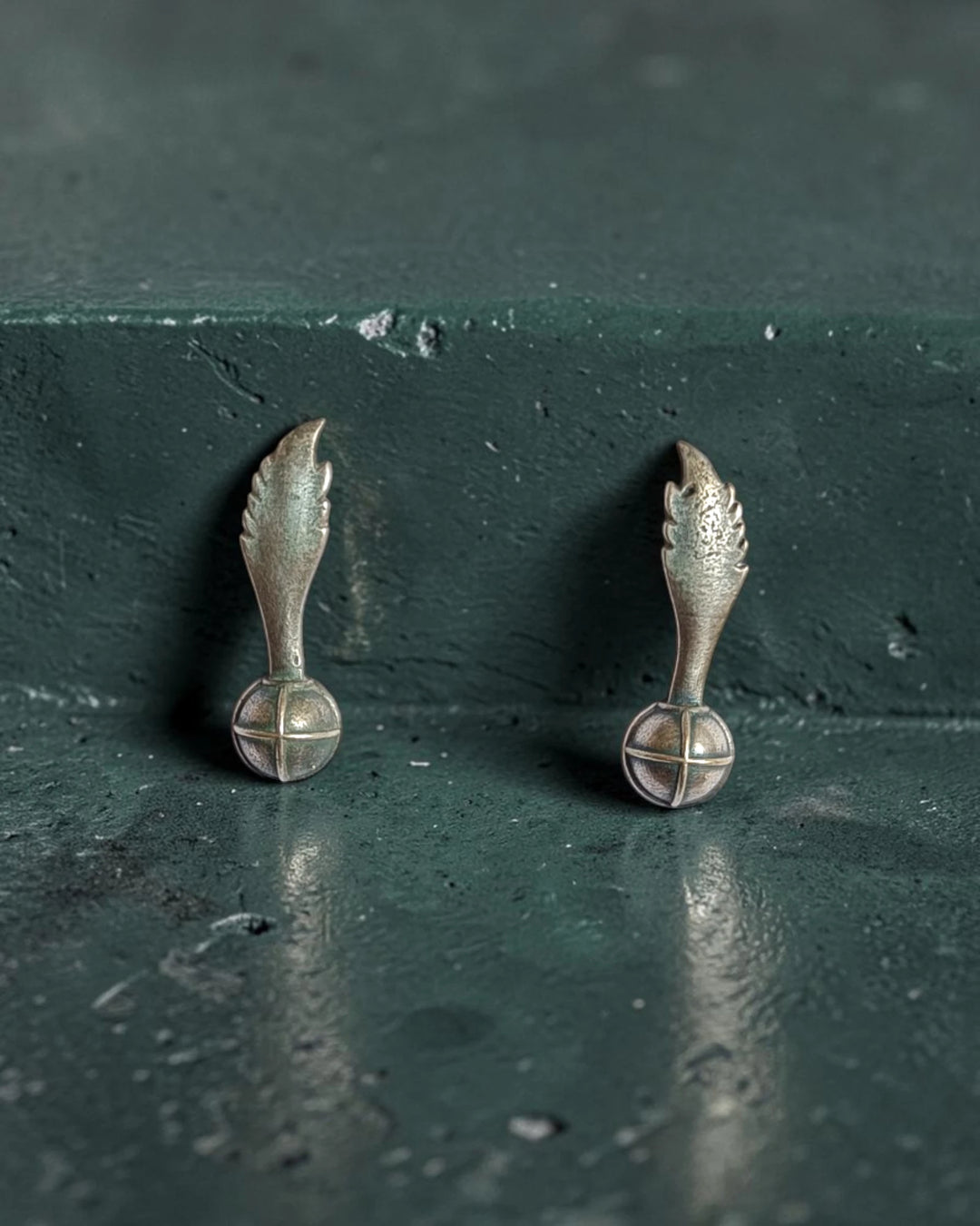 Darkened oxidised finish gives this wing stud its artisanal charm.