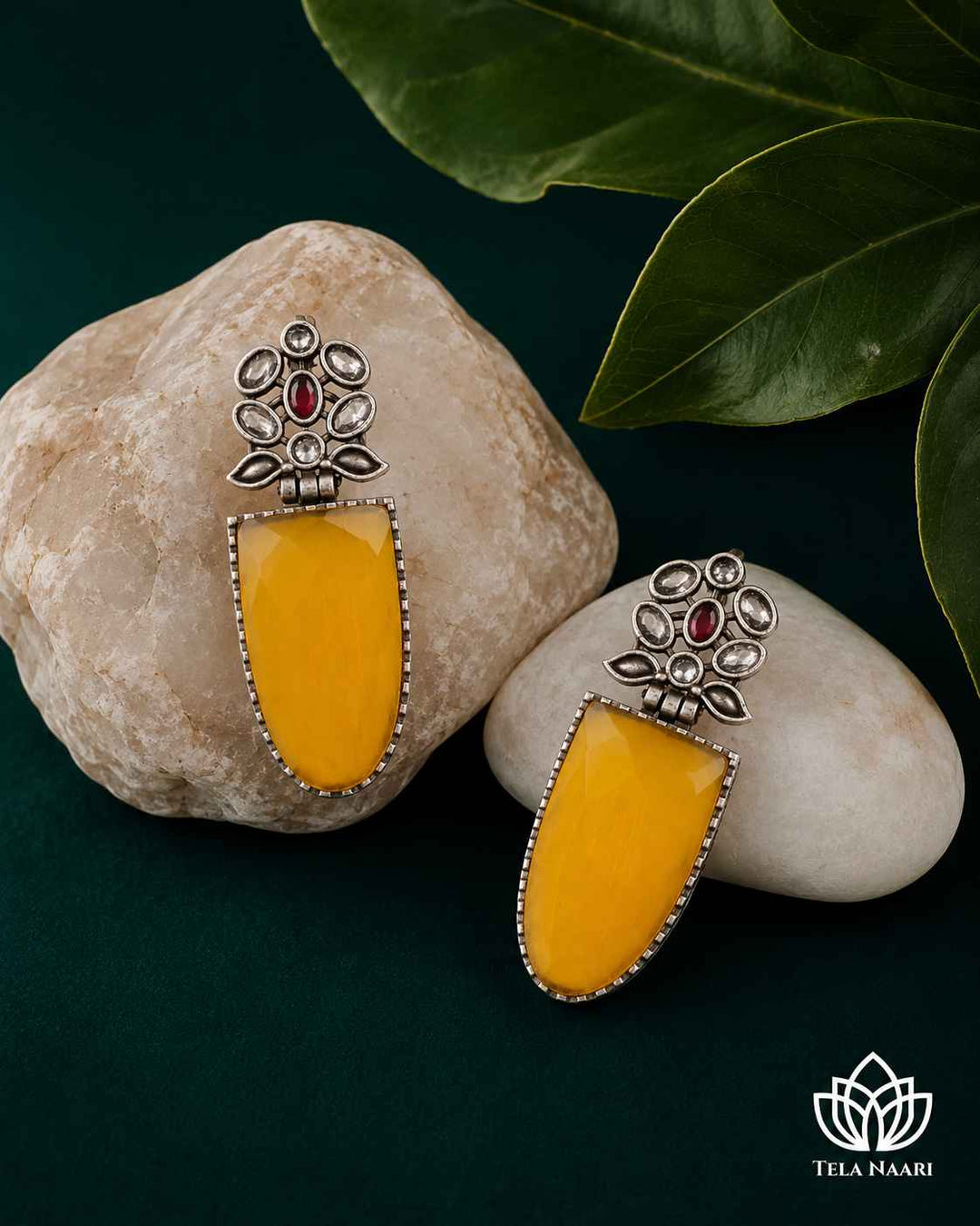 Striking silhouette showcases the earring&