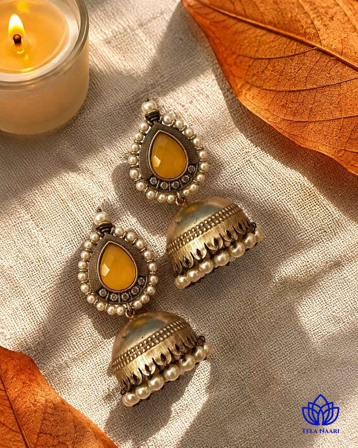 Delicate glass bead detailing decorates this silver-plated jhumka.